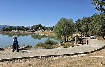 Çorum'da Yeşil Göl'de piknikçiler hafta sonu yoğunluğu oluşturdu