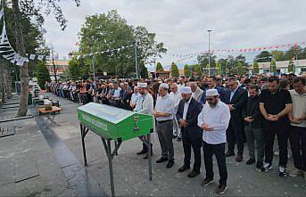 Denizde boğulma tehlikesi geçiren sınıf öğretmeni yaşamını yitirdi