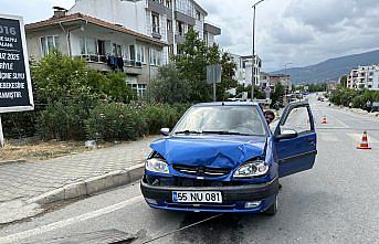 Gerze’de 2 otomobilin çarpıştığı kazada bir kişi yaralandı