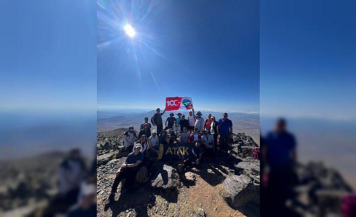 Giresun ve Trabzonlu sporcular Karagöl dağına tırmandı