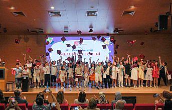 Hitit Çocuk Üniversitesine katılan öğrenciler kep attı