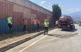Karabük'te ağaca çarpan otomobilin sürücüsü yaralandı