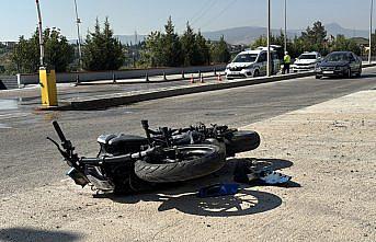 Karabük'te otomobille çarpışan motosikletteki 2 kişi yaralandı