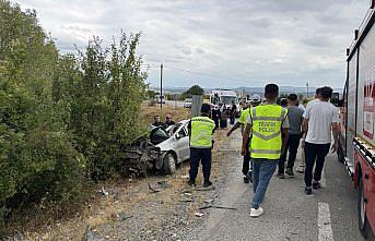 Kastamonu'da hafriyat kamyonu ile çarpışan otomobildeki çocuk öldü, baba ağır yaralandı