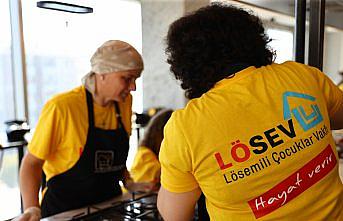 Lösemililer LÖSEV'in çikolata tadındaki etkinliğinde moral depoladı