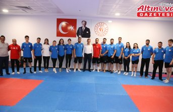Milli sporcular curlingde olimpiyat kotası peşinde