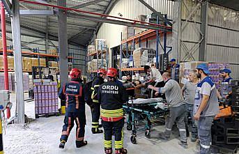 Ordu'da kolunu paketleme makinesine sıkıştıran işçi ağır yaralandı