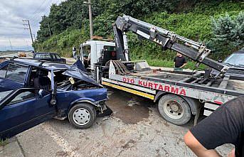 Rize'de otomobil ile pikabın çarpıştığı kazada 6 kişi yaralandı