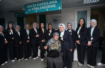 Rize'de yaşlı hasta gördüğü ilgiden moral buldu