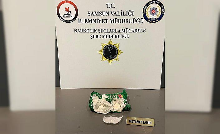 Samsun'da gitar çantasındaki cips paketine gizlenen sentetik uyuşturucu bulundu