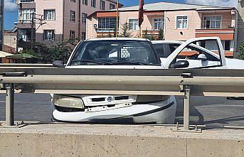 Bafra'da kamyonla çarpışan otomobildeki yolcu yaralandı