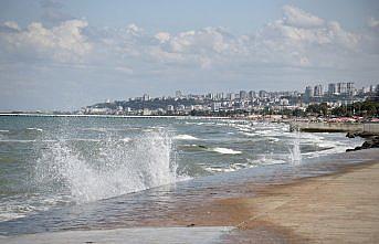 Samsun'da olumsuz hava şartları nedeniyle denize girilmemesi uyarısı yapıldı