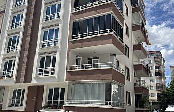 Samsun'da perde takarken 3. kattan düşen genç kız yaralandı