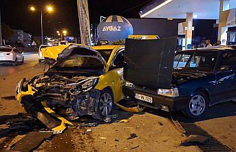 Bafra'da zincirleme trafik kazasında 3 kişi yaralandı