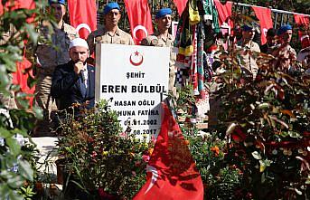Şehit Eren Bülbül, şehadetinin 8. yılında mezarı başında anıldı