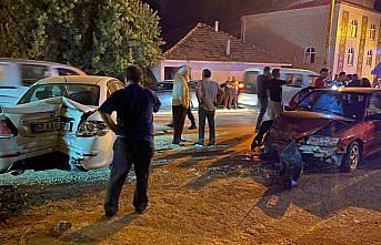 Sinop'ta iki otomobilin çarpıştığı kazada 8 kişi yaralandı