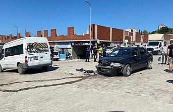 Sinop'ta otomobil ile minibüsün çarpıştığı kazada 4 kişi yaralandı