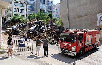 Sinop'ta yıkılma riski bulunan tarihi metruk bina çöktü