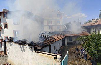 Sungurlu'da tandırlıkta çıkan yangın söndürüldü