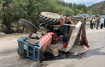 Taşova'da devrilen traktörün sürücüsü yaralandı