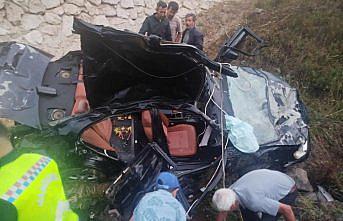 Tokat'ta devrilen otomobildeki 2 kişi öldü, 3 kişi yaralandı