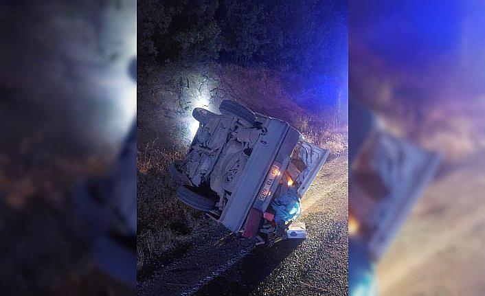 Tokat'ta devrilen otomobildeki 3 kişi yaralandı