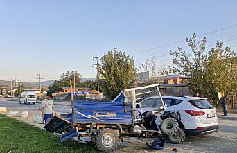 Tokat'ta otomobille çarpışan tarım aracının sürücüsü yaralandı