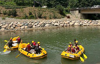 Trabzon'da şehit aileleri ve gaziler rafting heyecanı yaşadı