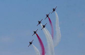 Trabzon'da Türk Yıldızları gösteri uçuşu yaptı