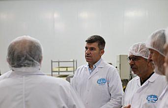 Vali Önder Bakan ve Dr. İsmet Yılmaz süt ürünleri fabrikasını ziyaret etti