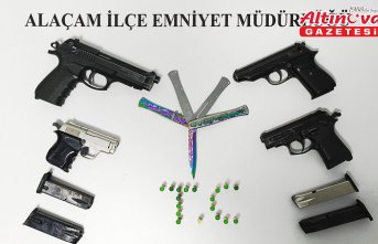 Alaçam'da evinde ruhsatsız 4 tabanca bulunan zanlı yakalandı