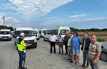 Alaçam'da okul servis sürücülerine trafik eğitimi verildi