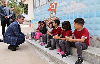 Amasya Valisi Bakan, Merzifon’da temaslarda bulundu