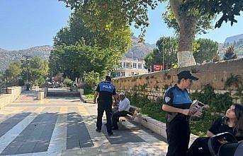 Amasya'da polis ekipleri vatandaşları dolandırıcılığa karşı uyardı