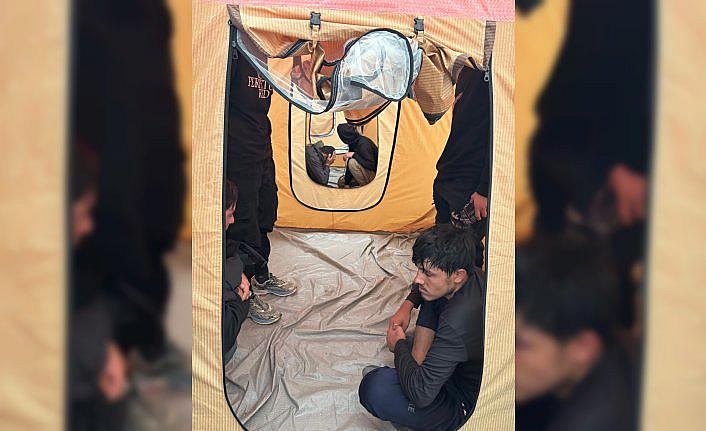 Amasya'da tır dorsesinde 17 düzensiz göçmen yakalandı
