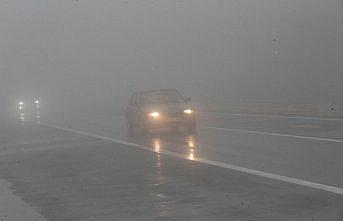Bolu Dağı'nda sis ve sağanak ulaşımı etkiledi