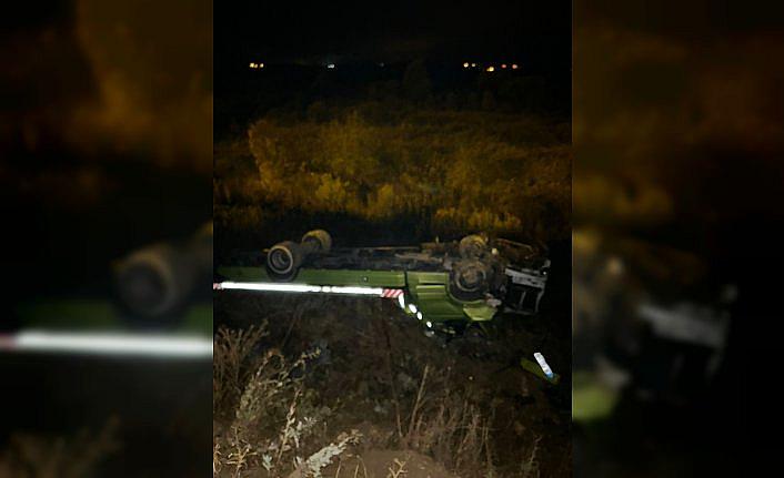 Bolu'da takla atan kurtarıcının taşıdığı otomobildeki 2 kişi yaralandı