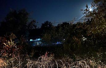 Çorum'da yol kenarında çıkan yangın söndürüldü