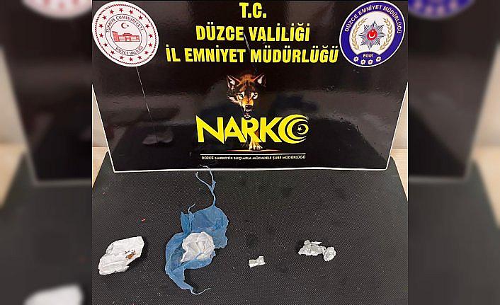 Düzce'de uyuşturucu operasyonlarında yakalanan 5 şüpheliden 2'si tutuklandı