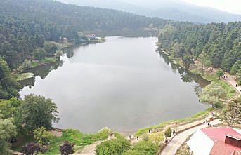 Gölcük Tabiat Parkı sonbaharda da misafirlerini ağırlıyor