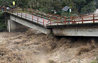 Rize'de sağanak etkili oluyor