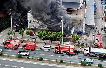 Trabzon'da alışveriş merkezinde çıkan yangına müdahale ediliyor
