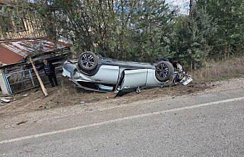 Karabük'te devrilen otomobildeki 2 kişi yaralandı