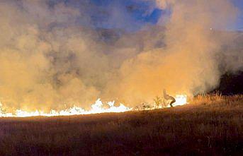 Karabük'te evlere yakın noktada çıkan anız yangını söndürüldü