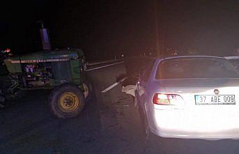 Karabük'te otomobille traktörün çarpıştığı kazada 4 kişi yaralandı