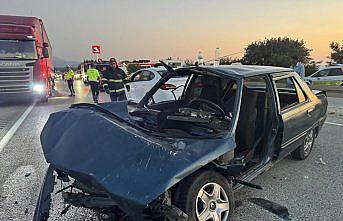 Kastamonu'da bariyere çarpan otomobildeki 5 kişi yaralandı