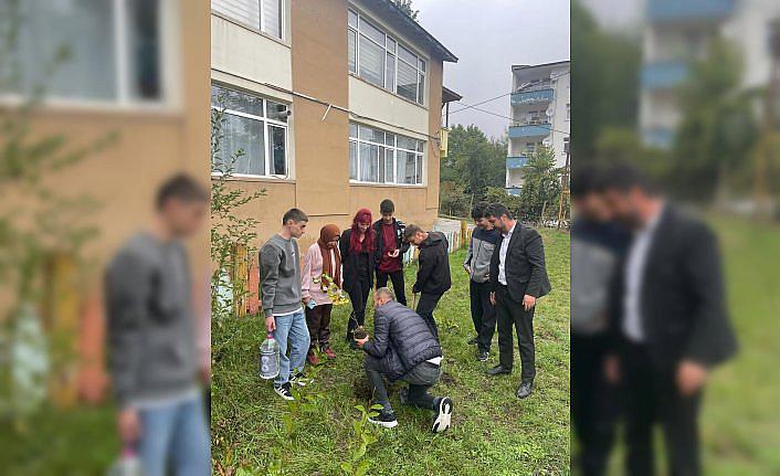 Küre’de öğrencilerden “Yeşil Vatan” için fidan dikimi