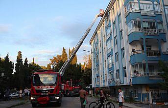 Ordu'da binanın çatısında çıkan yangında hasar oluştu