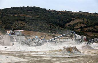 Bafra'da kırsalda kalıcı beton yol çalışmaları sürüyor