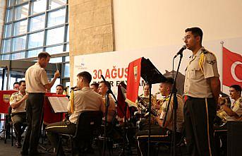 Trabzon'da askeri bando Zafer Bayramı konseri verdi